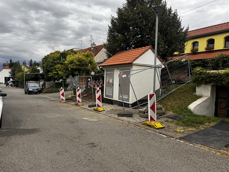 Práce v ulici Na Hradbách