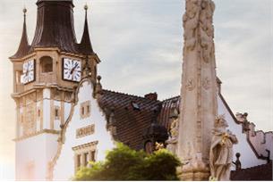 Kam o víkendu? Na Svatomartinské slavnosti nebo Šmardovo sousedské divadlo