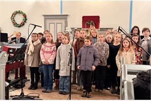 Takhle se letos zpívalo na adventním koncertě ZUŠky