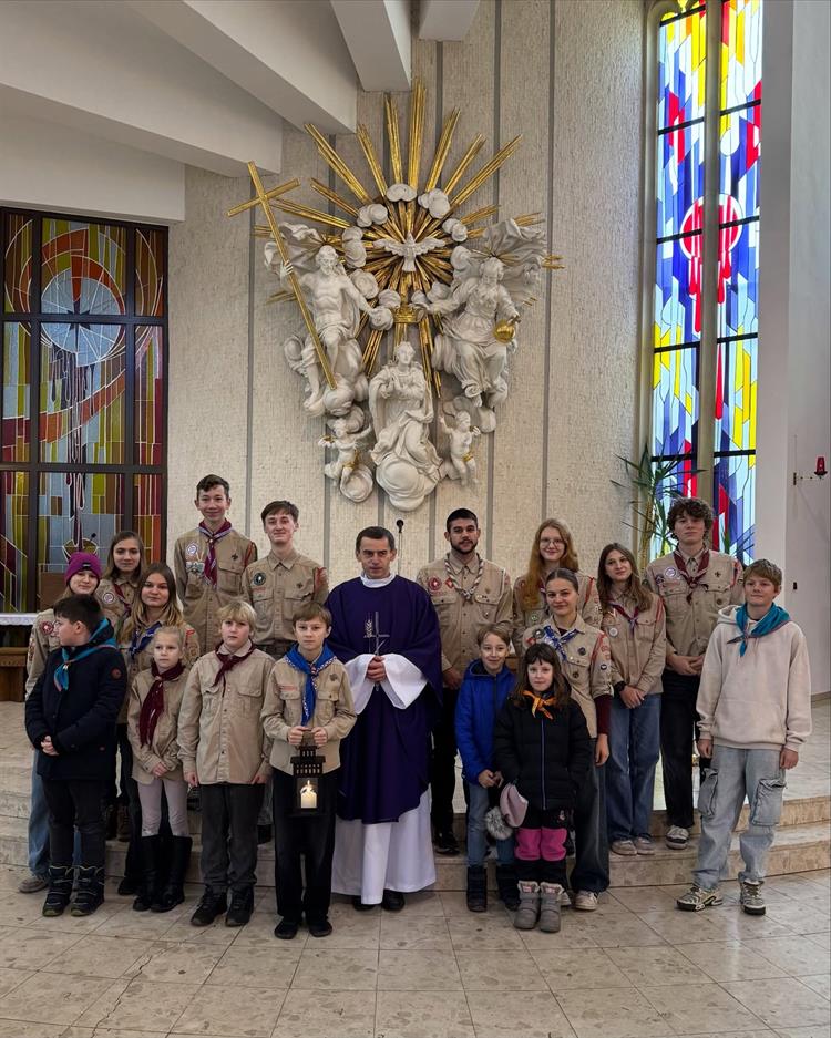 Roznos Betlémského světla i letos zajišťovali místní skauti. 