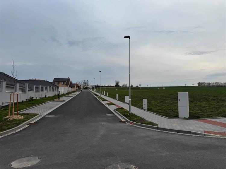 K dispozici je devět pozemků. 