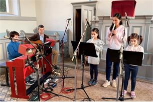 Deset rodin vystoupilo na jednom koncertě