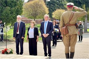 Pietní akt v Hustopečích doprovodil silný projev starostky