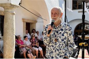 Antonín Vojtek zahájil svou 255. výstavu a zve k sobě do ateliéru 