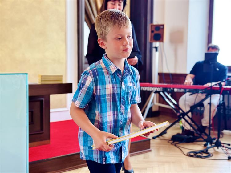 Matyáš Straka z 1.B, který vyhrál nejen v okresním kole recitace Dětská scéna, ale i v krajském kole v Brně, dále vyhrál v recitačně-dramat.soutěži „Boleradický džbánek“ ve své kategorii.