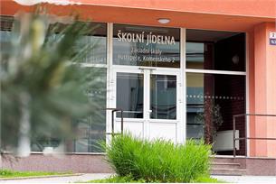 Ředitele školní jídelny bude město hledat znovu. V novém konkurzu upraví podmínky.