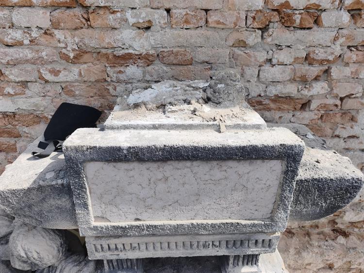 V posledním srpnovém týdnu byl odvezen k renovaci. 