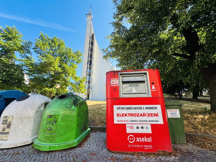 Kontejner na sběr vysloužilého elektra na Dukelském náměstí