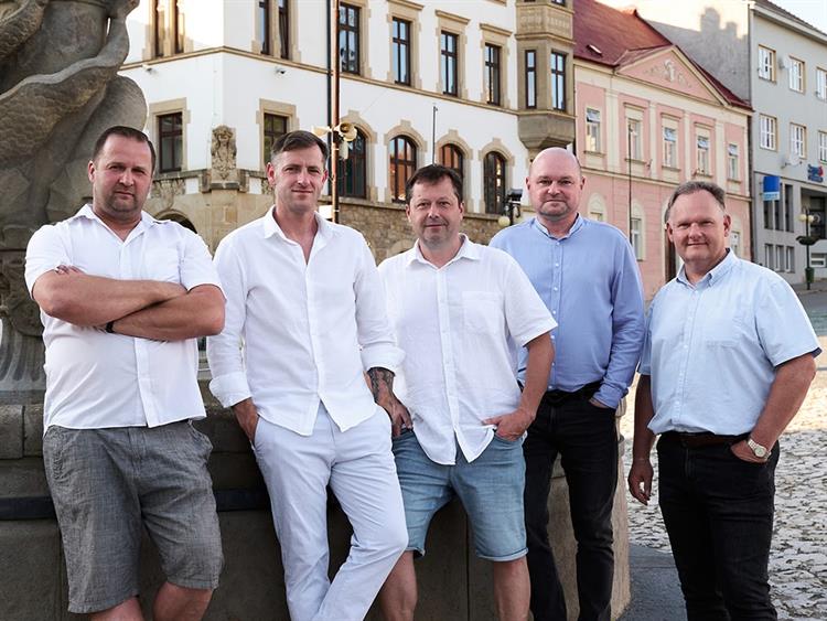 Kandidáti za NEZÁVISLÉ ve volbách 2026. Zleva: Zdeněk Sedláček, Richard Homola, Jaroslav Šebesta, Roman Záruba, Kamil Hycl
