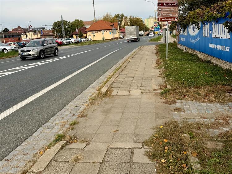 Původní stav chodníků - říjen 2026