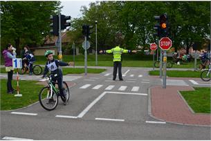 Mladí cyklisté dnes zaplnili Lipovku. Konalo se oblastní kolo dopravní soutěže