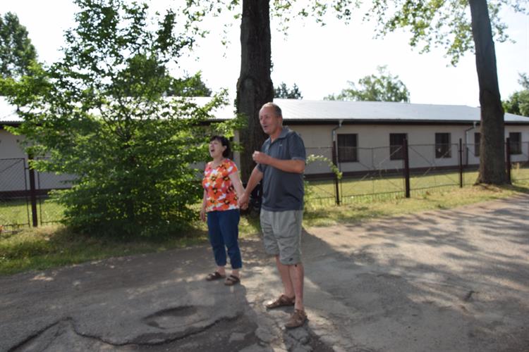 Cyklisty odstartovali společně starostka Hustopečí Hana Potměšilová a starosta Velkých Pavlovic Jiří Otřel