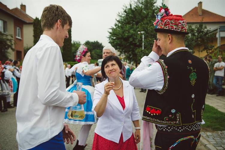 V sobotu první kroky krojovaných míří ke starostce. Ta musí hody oficiálně povolit.