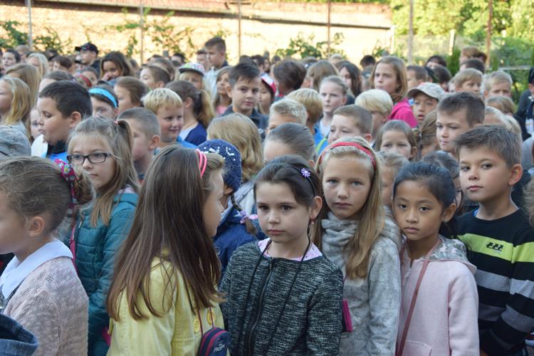 Prázdniny skončily, ve tvářích dětí jsou vidět smíšené pocity