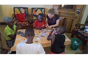 Tým Karla Fridricha pomáhal v dětském domově v Tanzanii