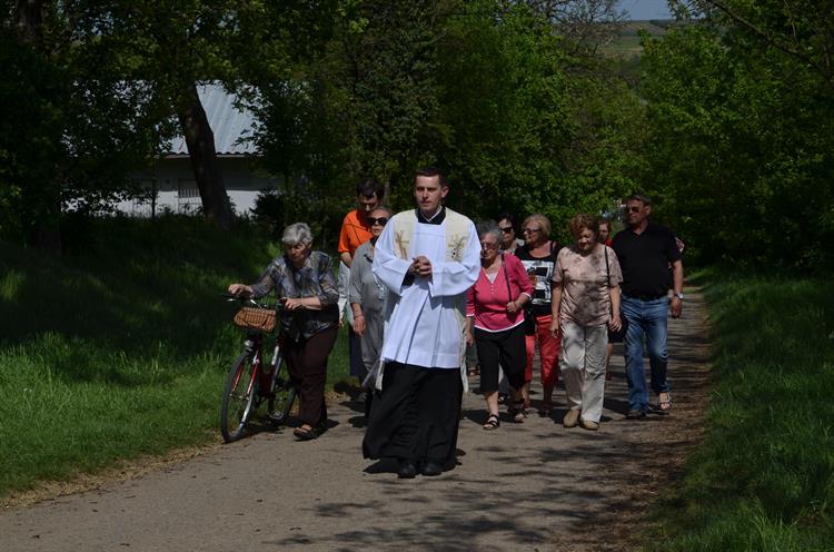 Pobožnost žehnání polím a novému kříži se konala v neděli 29. dubna.