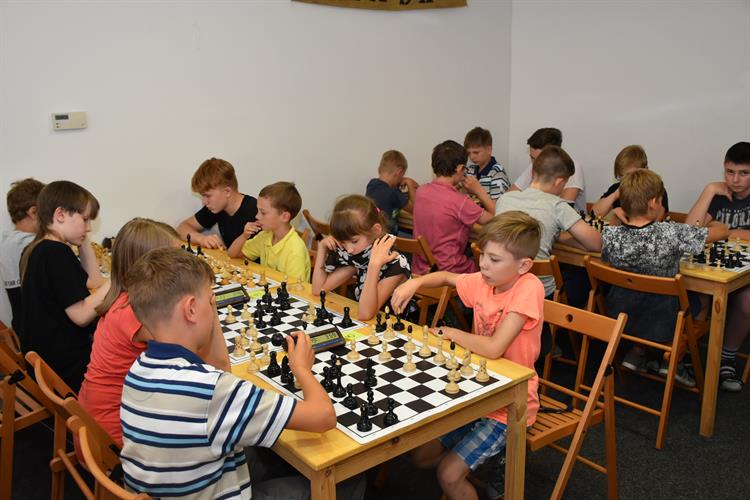 Před prázdninami se rozloučili malí šachisté turnajem