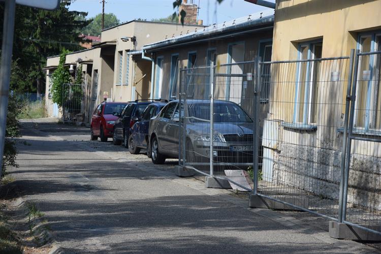 Z druhé strany areálu nemocnie - v ulici Žižkova, jsou v plánu dva sociální byty a v Hustopečích by se měl začít stavět i dům pro seniory