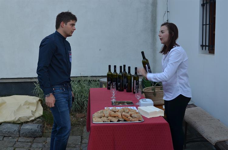 Návštěvníci měli možnost degustovat vína z vinařství První vinařská s. r. o.