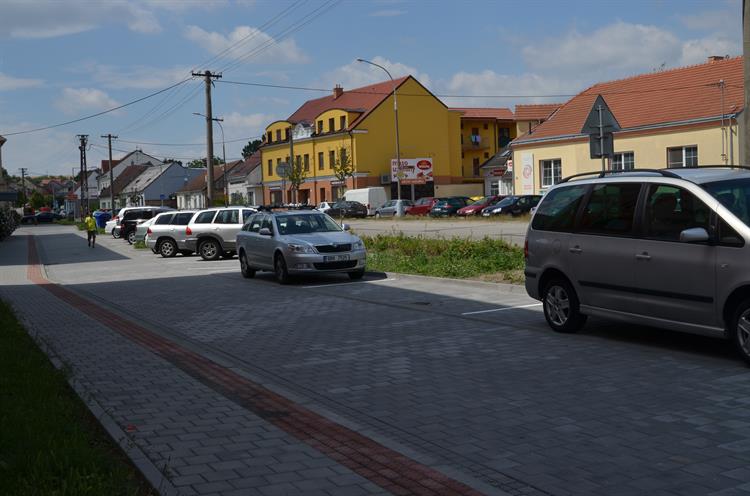 Parkoviště v ulici Nádražní se již používá. 
