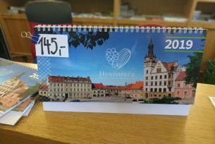 Kalendář města Hustopeče je na světě. Koupíte ho v turistickém informačním centru