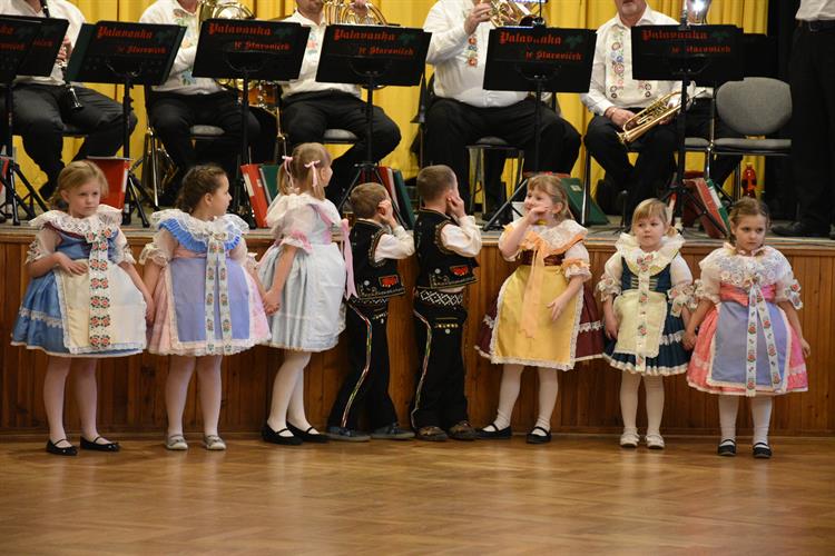 K dobré pohodě přispěla dechová kapela Palavanka repertoárem přizpůsobeným dětskému publiku