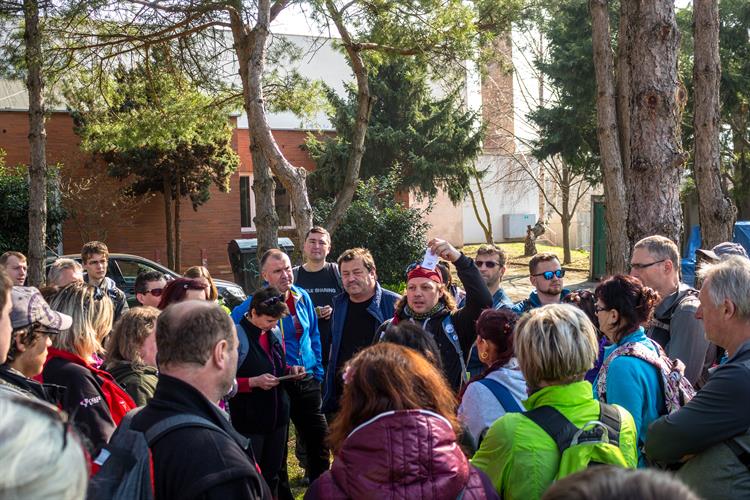 Nejdelší šestnáctikilometrovou vycházku vedl Petr Ovísek z Klubu českých turistů. Ten cestou povídal o zajímavostech a krásách okolní přírody