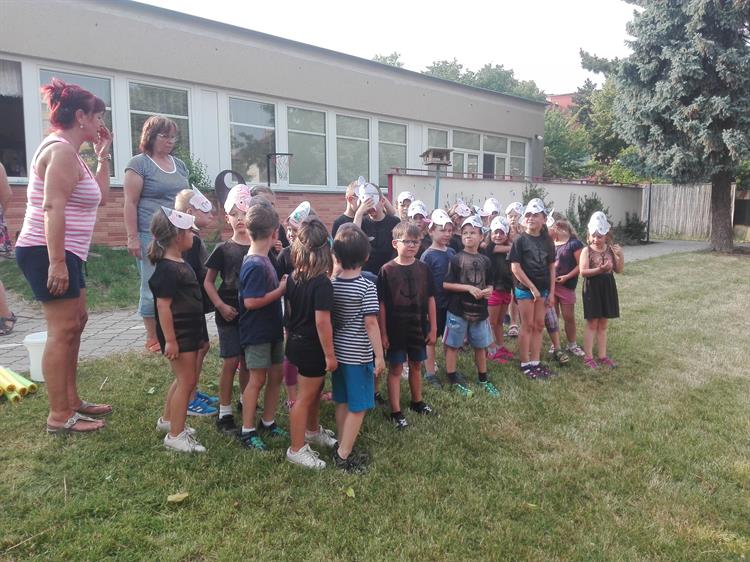 Děti z MŠ U Rybiček se se školkou loučily pirátským odpolednem a dobrodružným nocováním ve školce.