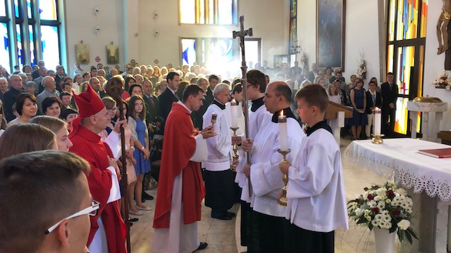 Nedělní mši svatou sloužil 22. září ve zcela zaplněném v hustopečském kostele spolu s hustopečskými kněžími brněnský biskup.