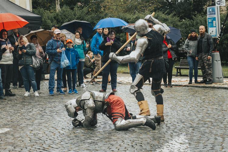 Sobotní program odstartovali rytíři a muzikanti.