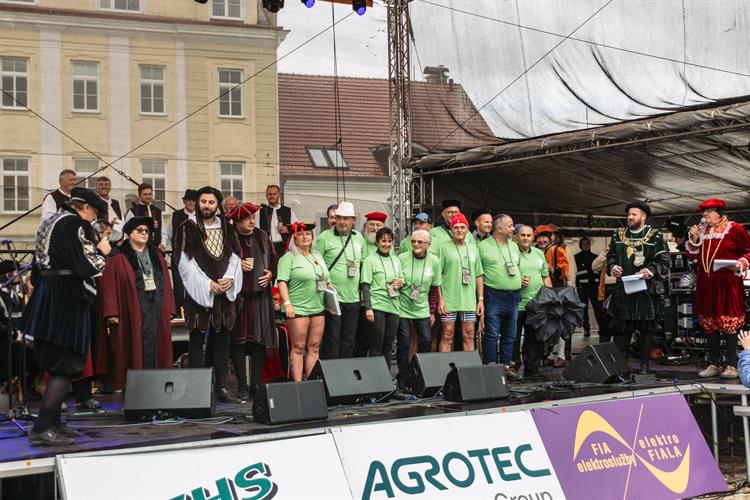 A rozšířila své řady - o města Holešov, Milevsko a spolek Otužilců z Pardubic.