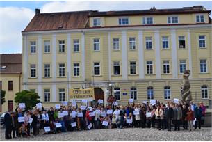 Gymnázium v sobotu zaplnili bývalí studenti i kantoři