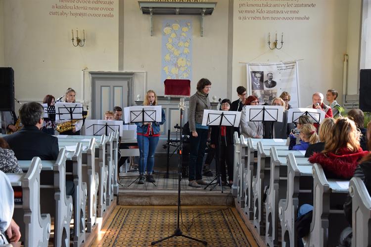 .... a ukončili ho společným koncertem současní i bývalí studenti a pedagogové. 