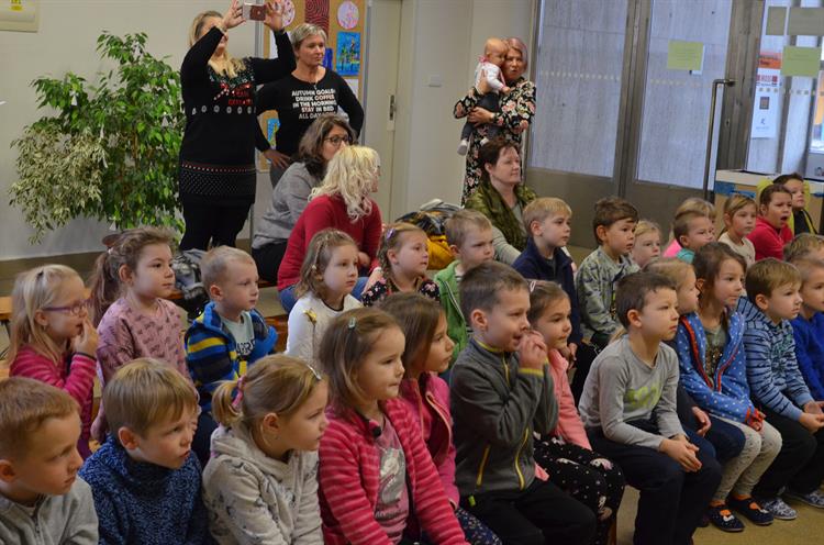 Pozvání ZŠ Nádražní přijaly děti ze Zelené a Červené třídy Mateřské školy Pastelka.