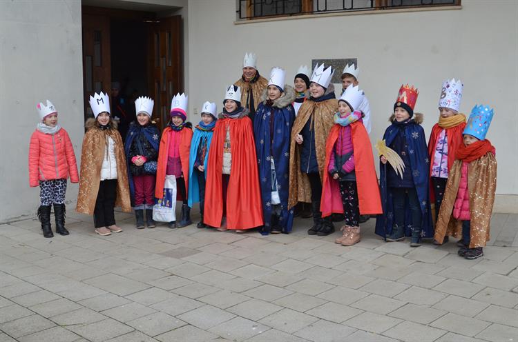 Brzy odpoledne vyrazilo do ulic Hustopečí šest skupinek dětských koledníků s doprovodem dospělých.