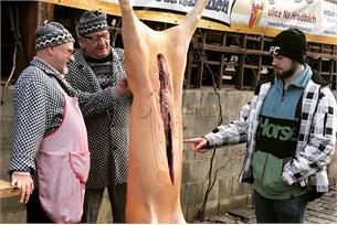 Hustopečský masopust zalilo slunce a víno