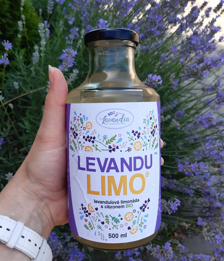 V parném letě je levandulová limonáda ideálním osvěžením... Zdroj: Klára Knápková