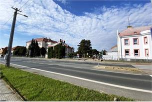 Zákaz návštěv a roušky v celém areálu nemocnice