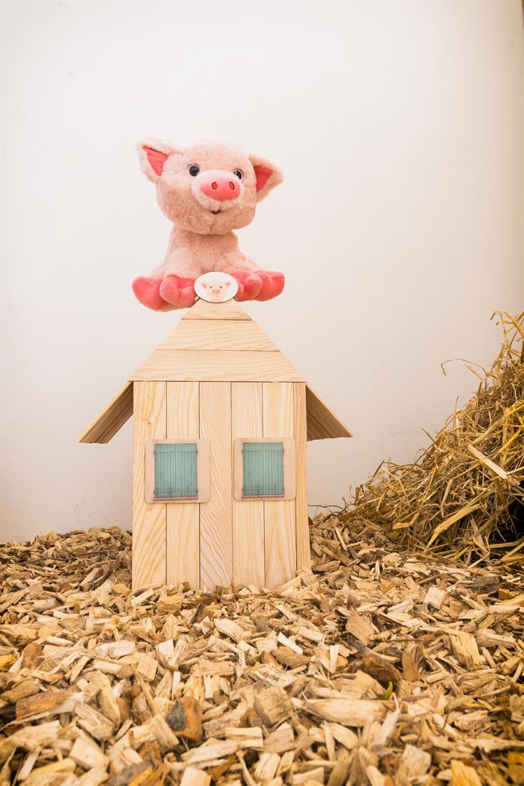 Poslední vstup je půl hodiny před koncem otevírací doby. Jinak není vstup nijak časově omezený. Ve Světě pohádek můžete být hodinu nebo až do zavíračky. Je to jen na vás. Zdroj: Svět pohádek a strašidel