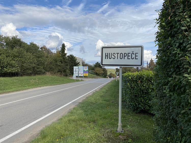 Oficiální název města je Hustopeče.