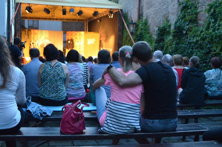 Festival nabídl letní pohodu pod hvězdnou oblohou. 