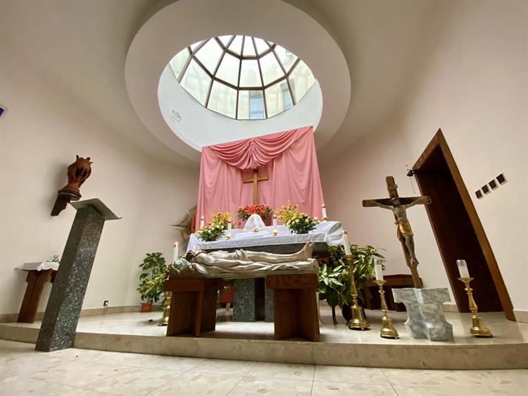 Po celý velikonoční víkend byla otevřená kaple sv. Anežky, kde mohli věřící i nevěřící najít klid a ztišení.