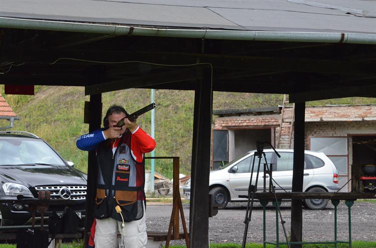 Radek Kozák trénuje mimo jiné na střelnici v Popicích. Foto: Jana Rozková.