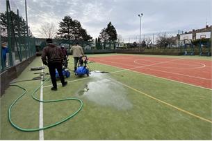 Čištění a dezinfekce uzavřelo víceúčelové sportovní hřiště na Lipovce