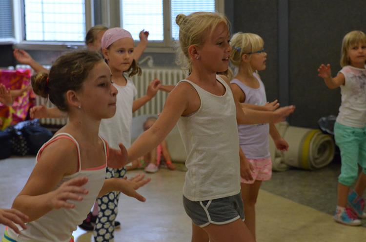 Příměstský tábor se skupinou Move Around děti naučí sestavy ve stylu street dance.