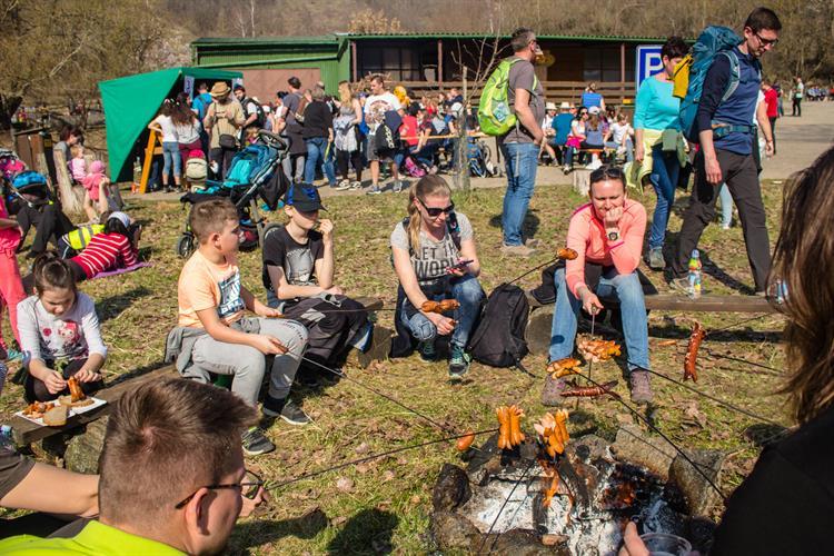 Stanoviště na trase k sadům