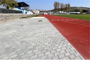 Stadion i koupaliště se připravují na léto