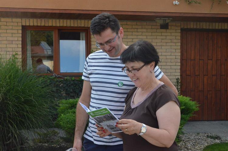 Ve Vinařské uličce se koštovalo. Díky vinařům z vinařského spolku Krajcperk a přátelé. Foto: Jana Hrádková. 