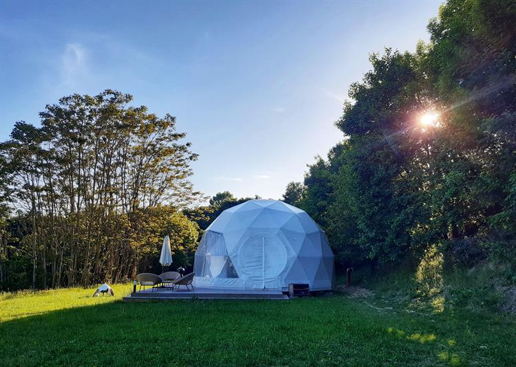 Glamping neboli ubytování v luxusním stanu. Foto: Klára Knápková