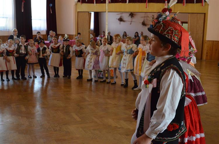 Třináct párů krojovaných se postaralo o II. Svatováclavské dětské hody. Foto: Jana Rozková. 